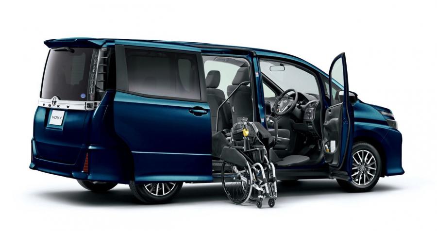  Toyota Voxy 2015 года  (фото 5 из 27)